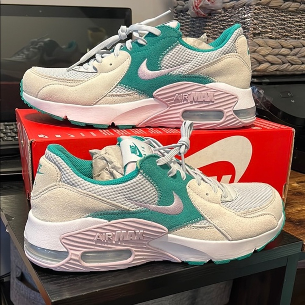 Nike Air Max Excee in Pure Platinum/Doll No top box